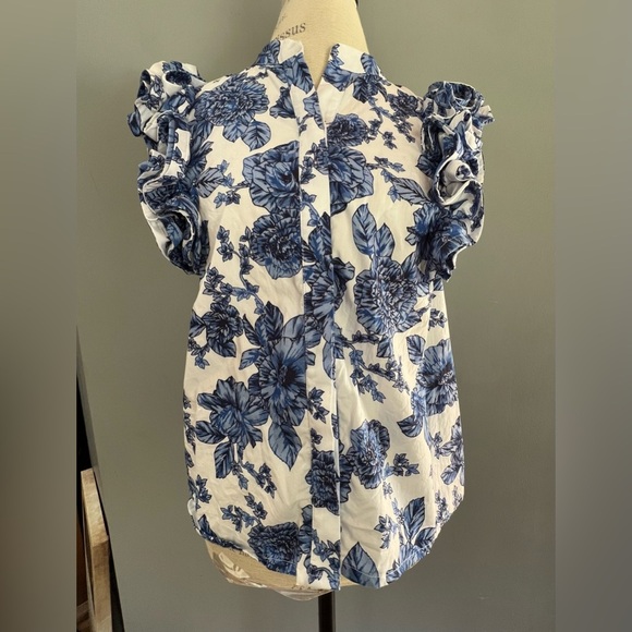 CeCe worn once white & blue scalloped sleeve top hidden button front size M - Picture 1 of 9
